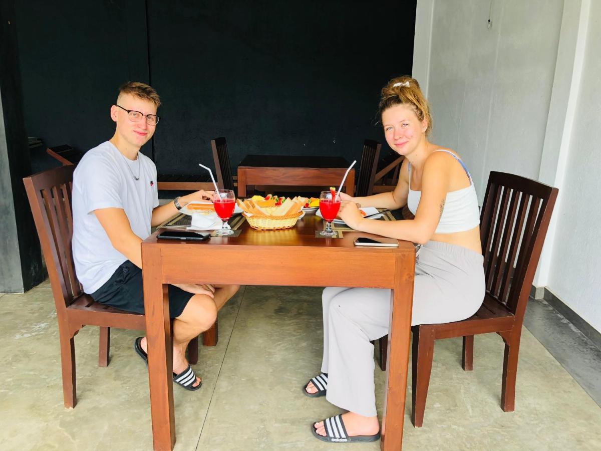 Bony'S Holiday Inn Negombo Eksteriør bilde