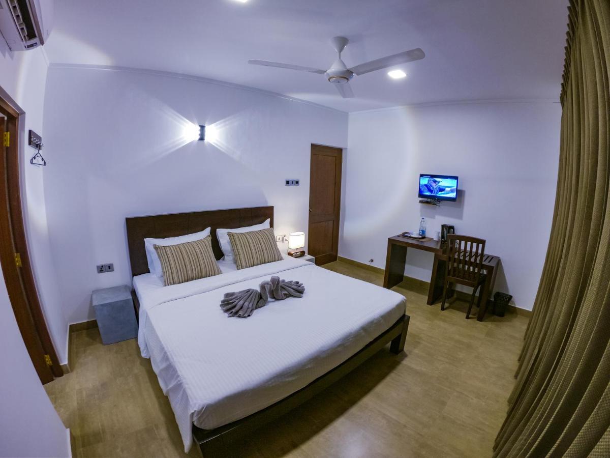 Bony'S Holiday Inn Negombo Eksteriør bilde